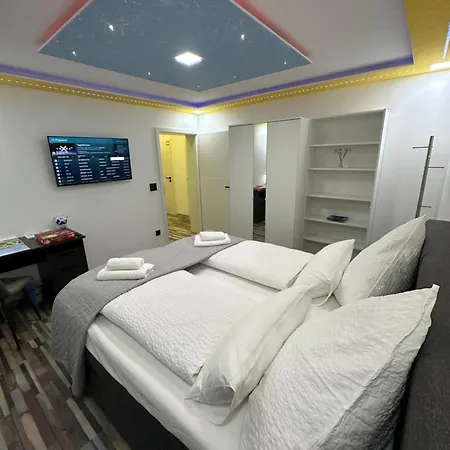 Modern Neuburg P - - 2 Zimmer, Komfort, Balkon, Wi-fi, Smart Tv, Grosse Dusche, Kueche