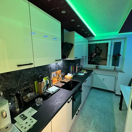 Modern Neuburg P - - 2 Zimmer, Komfort, Balkon, Wi-fi, Smart Tv, Grosse Dusche, Kueche *