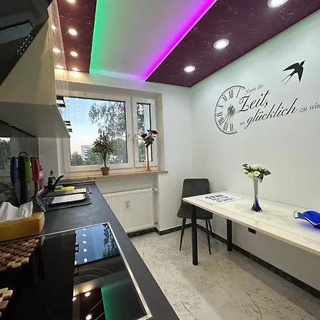 Modern Neuburg P - - 2 Zimmer, Komfort, Balkon, Wi-fi, Smart Tv, Grosse Dusche, Kueche