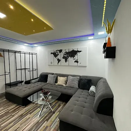 Modern Neuburg P - - 2 Zimmer, Komfort, Balkon, Wi-fi, Smart Tv, Grosse Dusche, Kueche Apartment