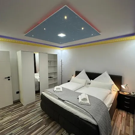 Modern Neuburg P - - 2 Zimmer, Komfort, Balkon, Wi-fi, Smart Tv, Grosse Dusche, Kueche Apartment