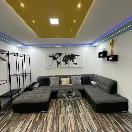 Modern Neuburg P - - 2 Zimmer, Komfort, Balkon, Wi-fi, Smart Tv, Grosse Dusche, Kueche *